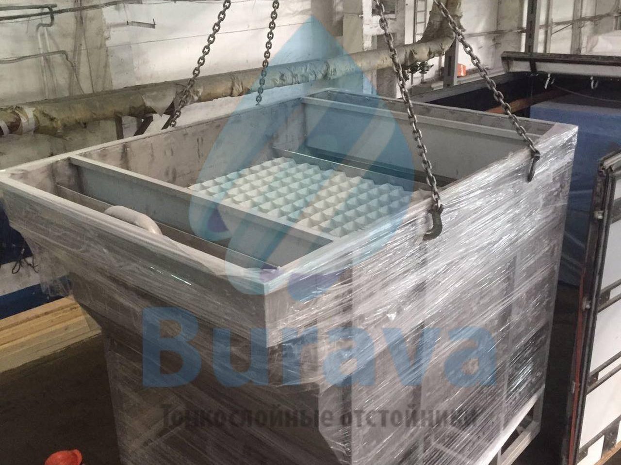 В тонкослойных отстойниках и нефтеловушках в зависимости от их конструкции могут быть осуществлены несколько схем движения жидкости и дисперсных частиц c 77